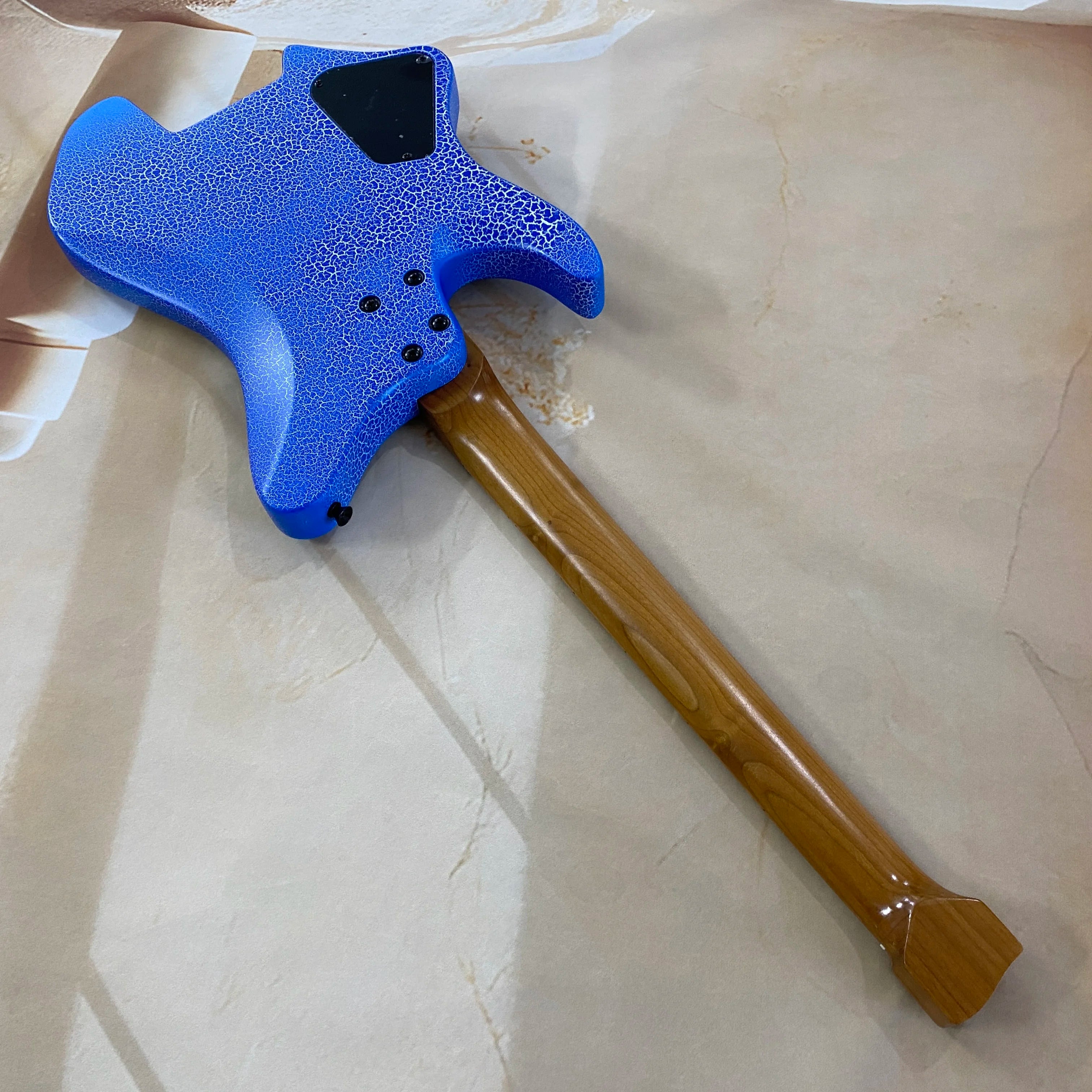 Vicers Low price processing electric guitar, maple fingerboard , 6 strings, 24 frets, basswood body, real photos