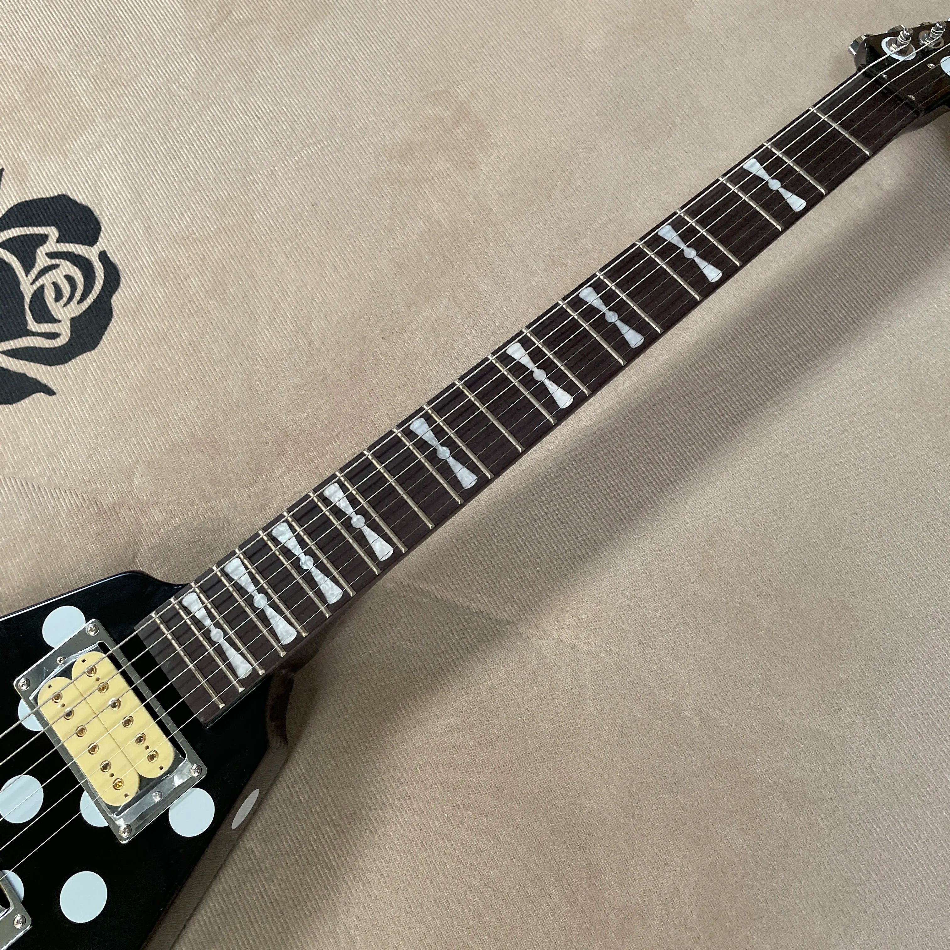V shape electric guitar black body guitars and chrome hardware guitarra 6strings guitar