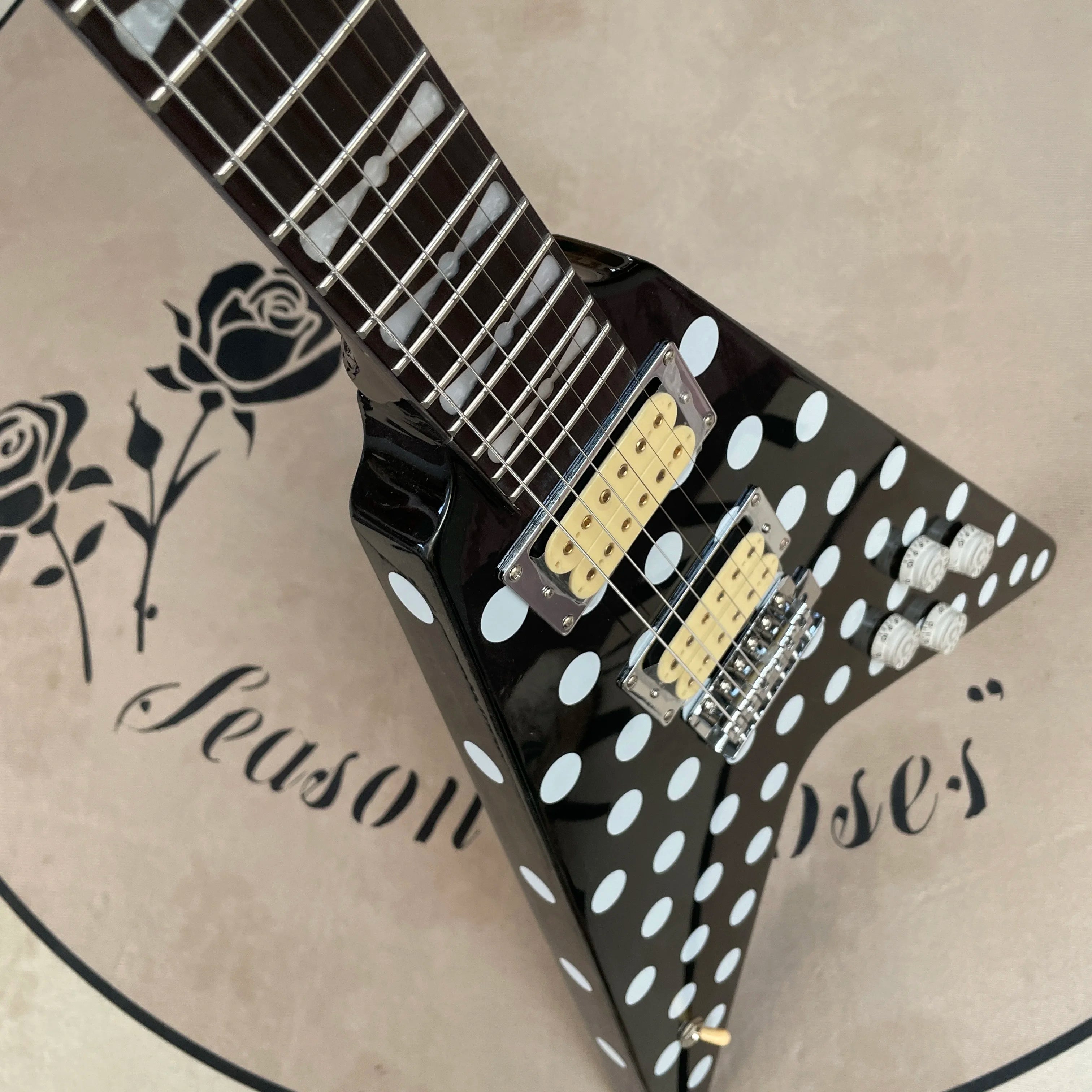 V shape electric guitar black body guitars and chrome hardware guitarra 6strings guitar