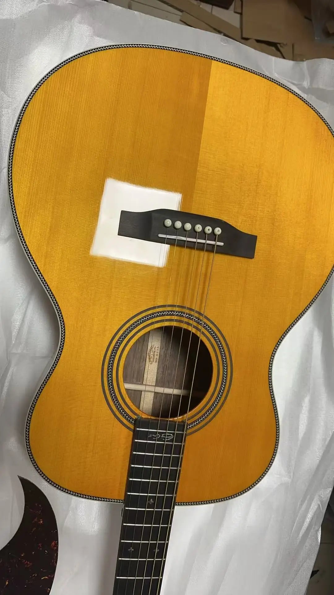 2026 hot 000 28EC Eric Clapton Signature Model 1997 yellow Acoustic Guitar