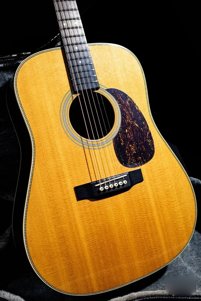 HD 28 2002 Acoustic Guitar as same of the pictues