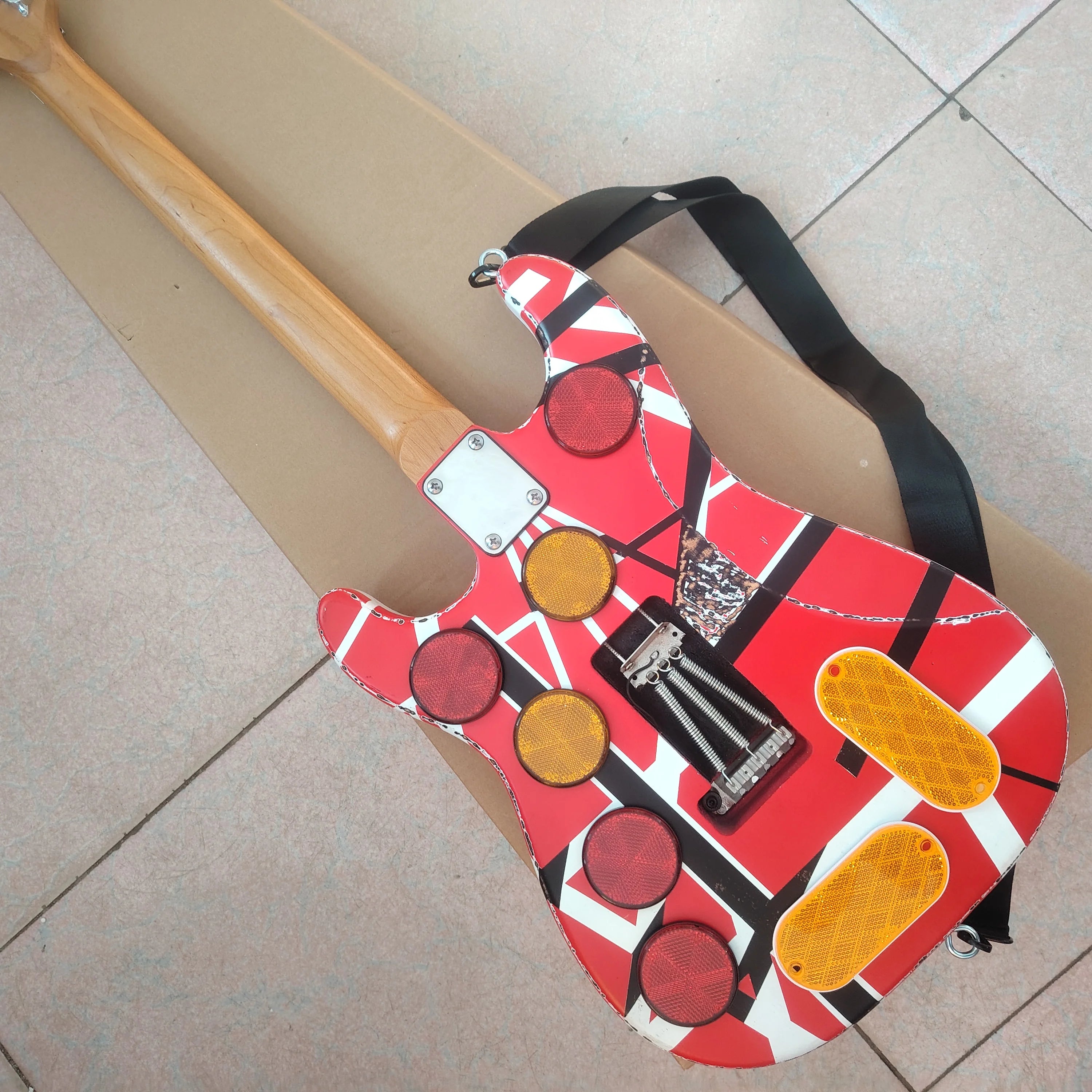High quality Fan Hailun electric guitars processed in inventory relics, fast delivery from local warehouses in the United States