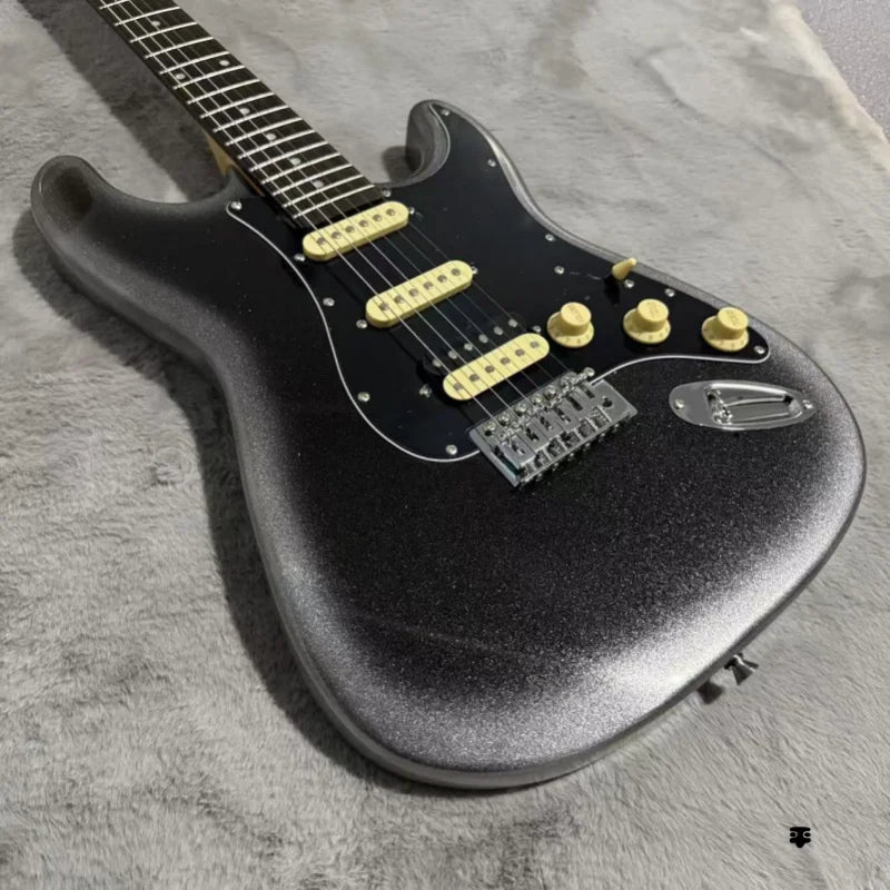 For the No ST Silver Glitter BK electric guitar, with its silver glitter black texture, is directly divine