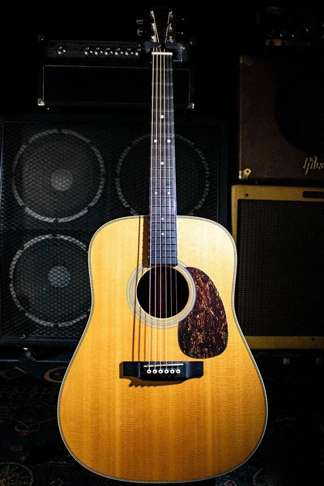 HD 28 2002 Acoustic Guitar as same of the pictues